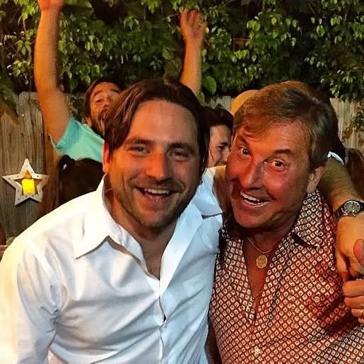 ¡ Le deseamos un Feliz Cumpleaños 🎂 a <a href="/aleMReglero/">Ale M Reglero</a> Miles de bendiciones en tu día!! 🎂🎈 

📷 <a href="/montanertwiter/">Ricardo Montaner</a>