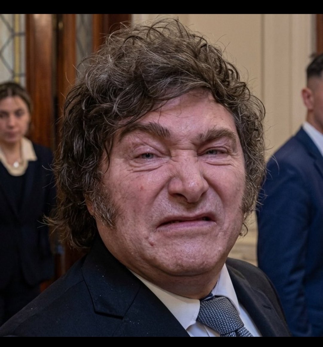 <a href="/JMilei/">Javier Milei</a> Cuando te vayas, todos tus acuerdos se van a ir con vos, todo lo q se vendió se va a recuperar y vas a cargar con eso. Argentina no es tuya.