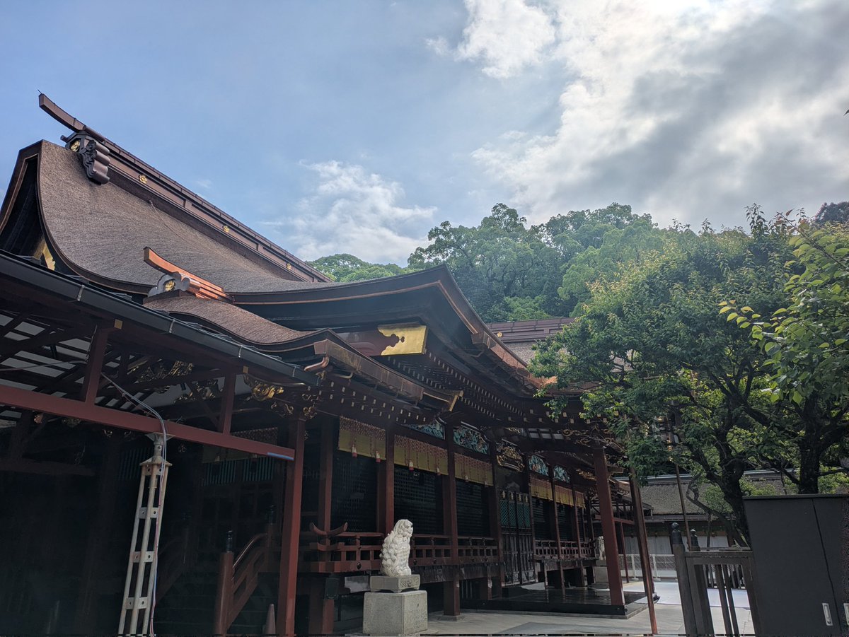 85wszy's tweet photo. 天満宮。菖蒲はまだこれから。
本殿の囲いもほぼなくなっていました。仮本殿とも残りわずかです。 https://t.co/4vZVXHY63y