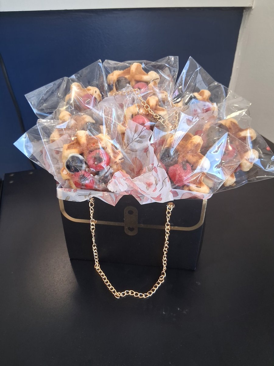 waffleyello's tweet photo. Yello!

Do you think your mom likes flowers? 
We don't . . .

How about edible flowers instead?

Yello waffle has that very thing with our Mini Waffle Bouquet 💐 

See this and other gift ideas:

https://t.co/jgmNy2SNkq

#bouquetwaffle
#flowerwaffle
#mothersday
#liegewaffle https://t.co/UuOXElDiGn