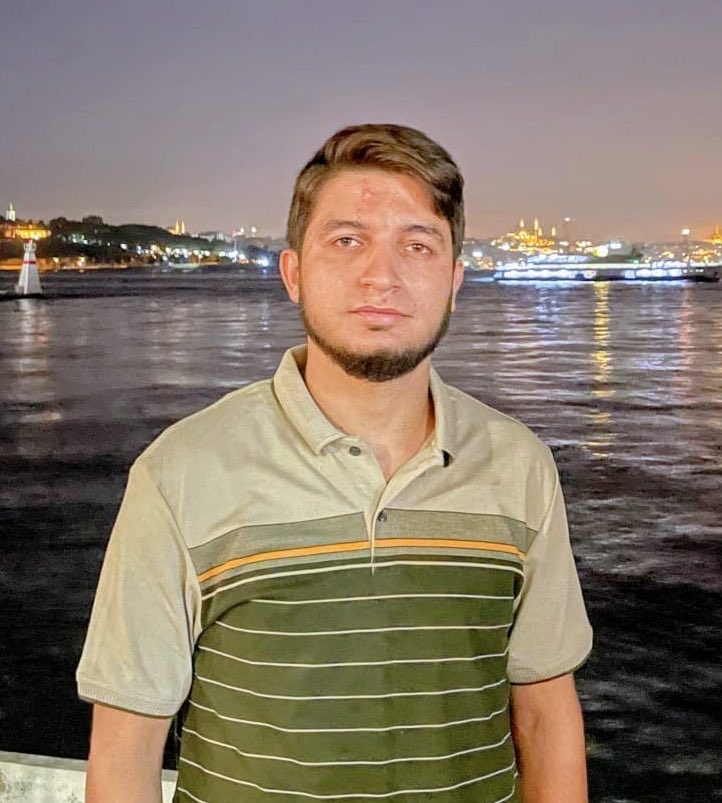 عزام خليل الحية يلتحق بإخوانه الثلاثة شهيداً..

قائد حماس يقدم فلذة كبده الرابع على طريق ذات الشوكة، صابراً مؤمناً محتسباً.

هذا الطريق الصعب مشاه الدكتور ومشاه إخوانه ورفاق دربه الشهداء من قبله.

إنه الدرب الذي مهره الشيخ أحمد ياسين بدمه ومن بعده الدكتور عبد العزيز الرنتيسي ومن