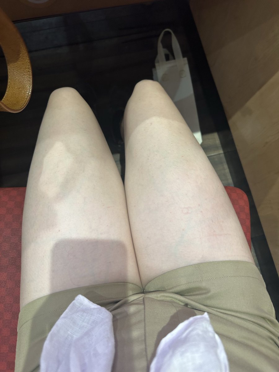 wt20021206's tweet photo. 吃寿司吧 别低头看了
【骚货日常】 https://t.co/NnTyYAwYF1