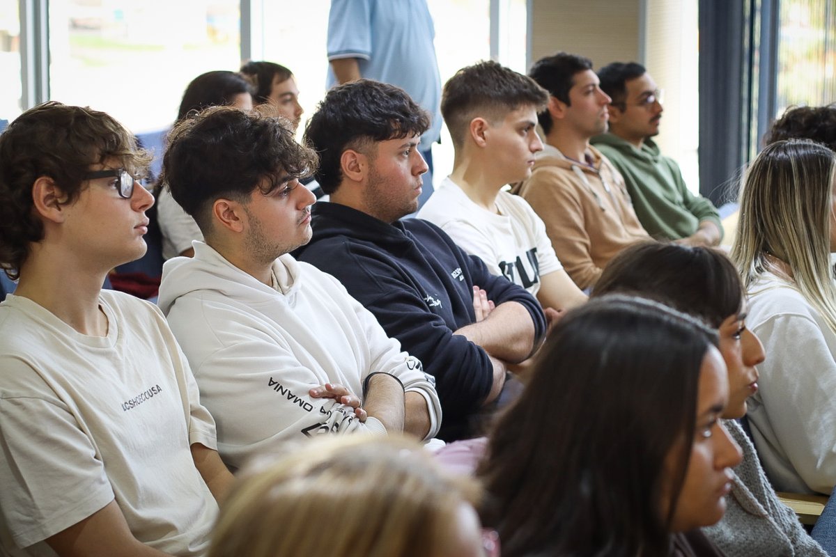 SmartPortLab's tweet photo. Empezó el Challenge Universitario 2026 🚀
Junto a universidades, Bahía Hub y empresas del ecosistema portuario–industrial, estudiantes trabajarán en el diseño de soluciones para desafíos concretos del sector. https://t.co/05xNHYCeAh