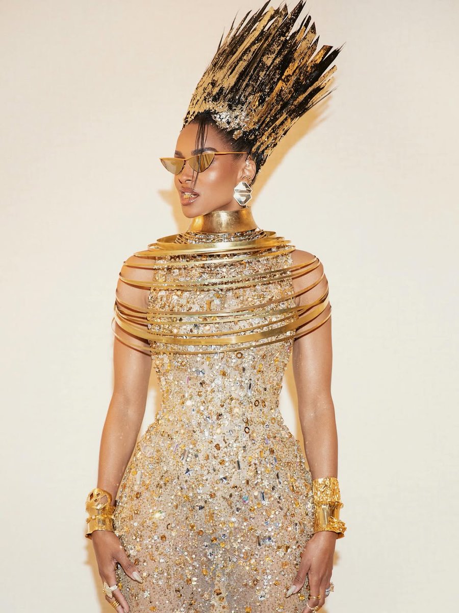 Modern Nefertiti 

Ciara's look for the #MetGala 2026 is flawless.