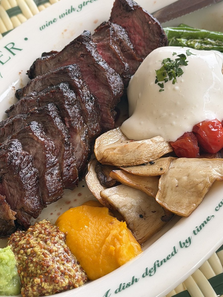 jiscenes's tweet photo. 분위기 좋은 광교 아브뉴프랑 맛집
-` 포크너 FORKNER ღ ´-

크게 기대 안 했던 스테이크가 너무 맛있어서
완전 만족 ! 가니쉬까지 완벽… ♡
샐러드, 리조또 뭐 하나 아쉬운 게 없어서
이 날 맛있다는 말만 몇 번을 했는지 (๑´ސު｀๑)
날 좋은 날 테라스에 앉아있으니 그저 행복 ✨ https://t.co/zmZeIbGpQc
