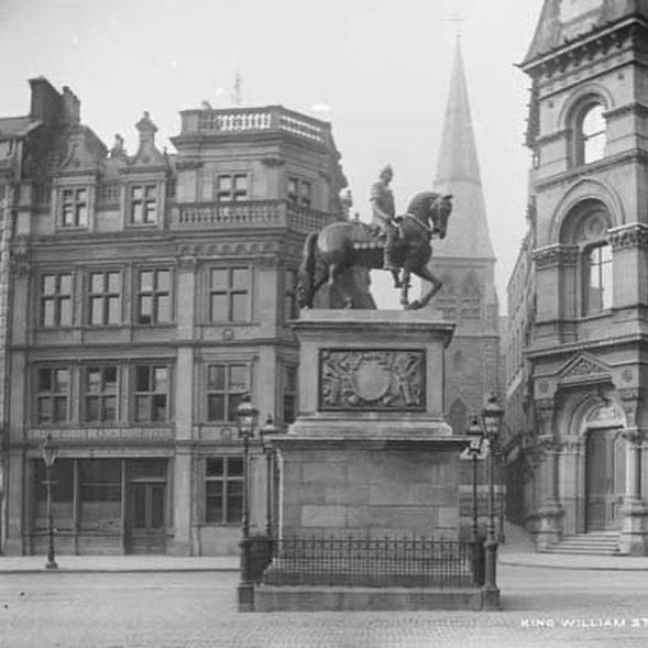 Is this the best we can do with the old Ulster Bank on College Green? I’m more annoyed about this redevelopment than I am about the Stephen’s Green shopping centre. It feels like a wasted opportunity to correct what was previously torn down. &amp; of course there’s a glass stepback🙄
