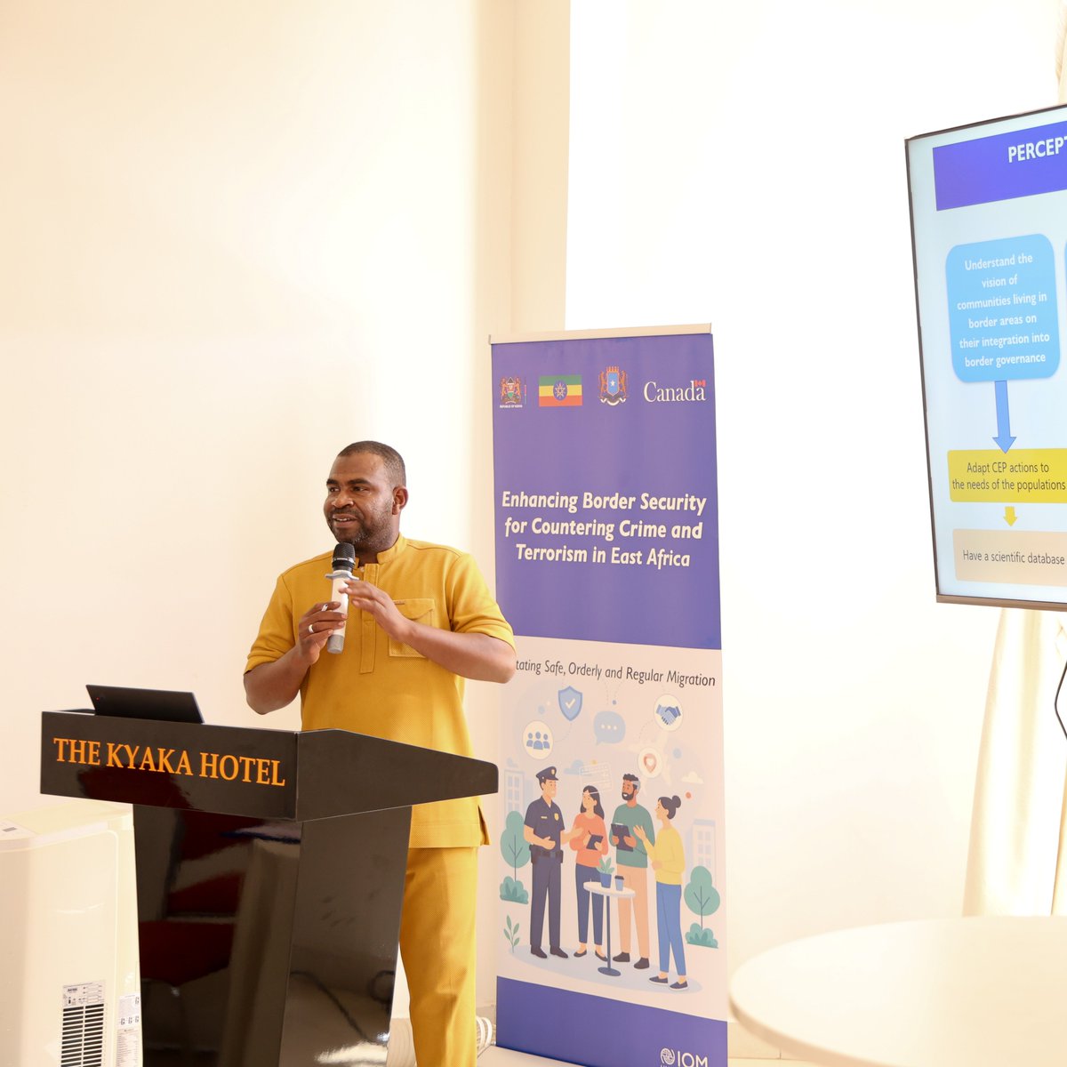 IOMKenya's tweet photo. With support from @GAC_Corporate, @CanHCKenya &amp; @NCTC_Kenya, 17 representatives from 🇪🇹, 🇰🇪, &amp; 🇸🇴 joined the first Horn of Africa workshop to counter violent extremism — sharing best practices &amp; co-developing a training curriculum on community engagement &amp; policing. 🤝📑 https://t.co/S3IQm94vNs