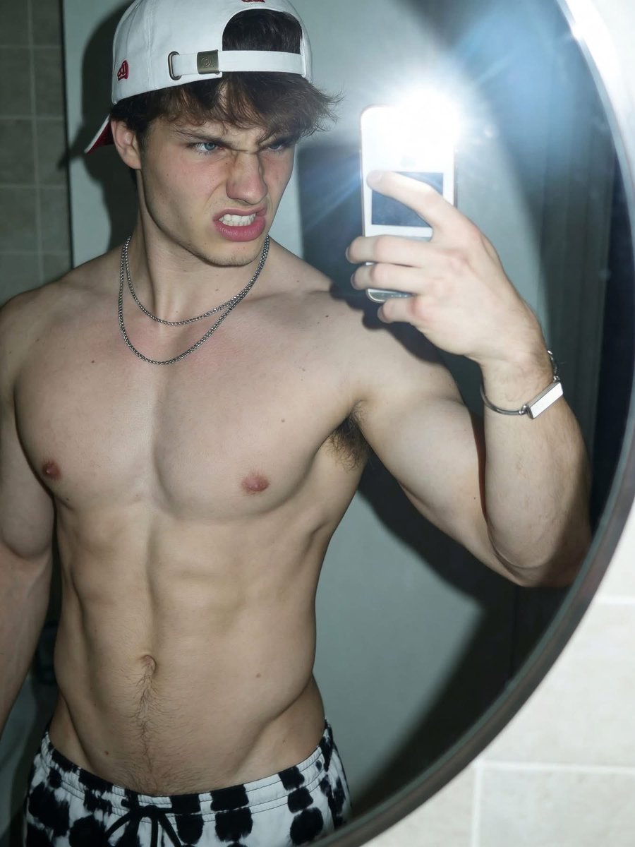 Hot Boy tweet media