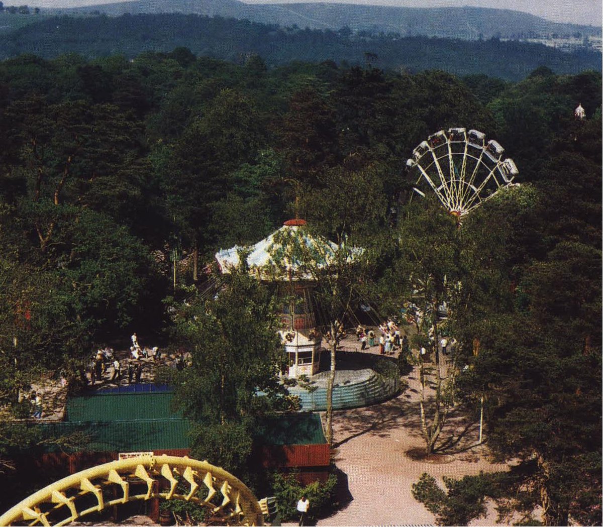 TowersTimes's tweet photo. Let's look back this #ThrowbackThursday at Enterprise!

Opening in 1984 in what's now Dark Forest, this classic Huss ride was relocated to X Sector in 1998.

Closing at the end of 2021, the area &amp; queueline is set to be reused for an indoor attraction.

Did you ride Enterprise? https://t.co/2mE653z6I1