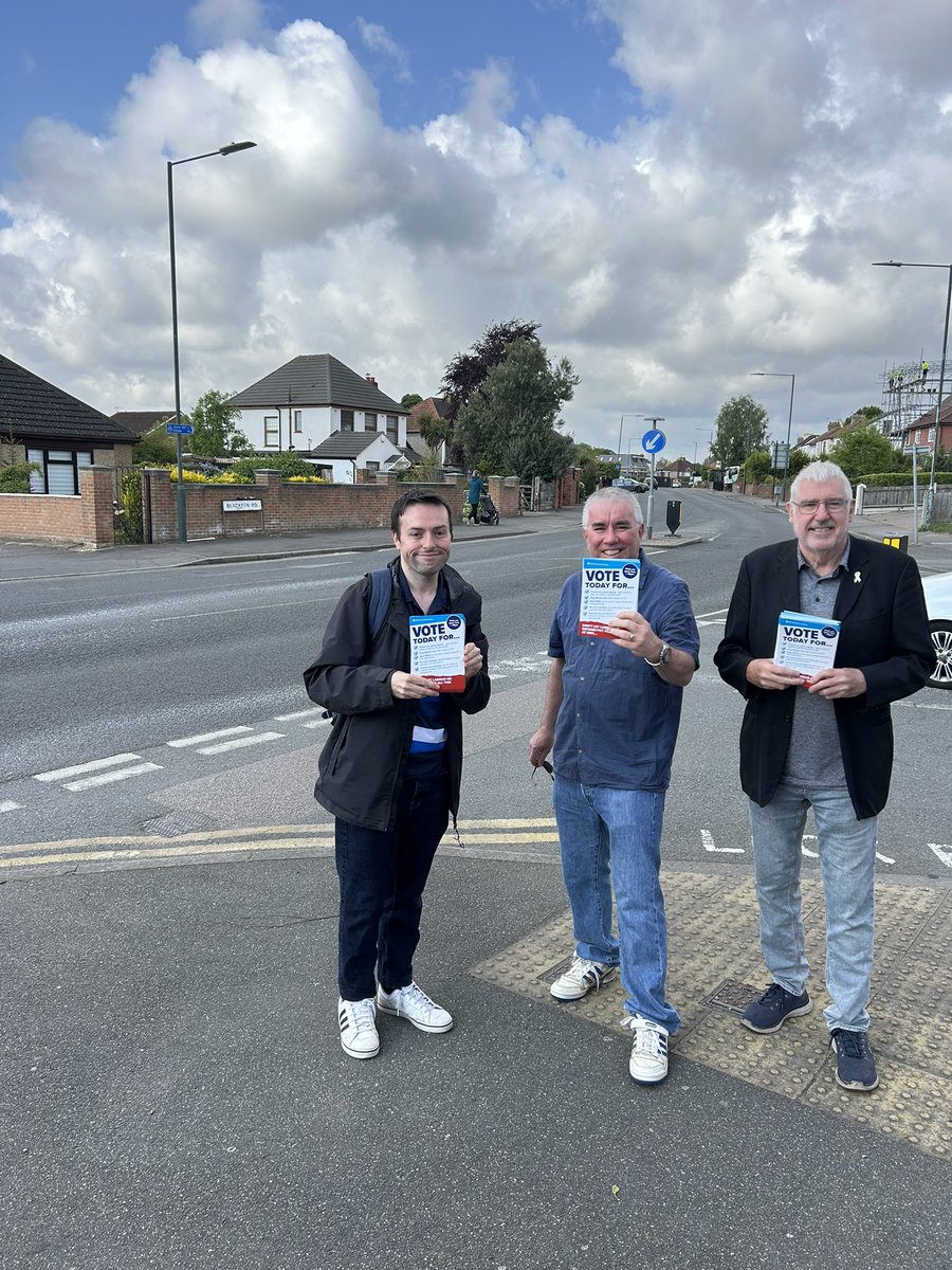 BandLTories's tweet photo. 🗳️ We’ve been here, there and everywhere with @ThomasFTurrell  working to secure your votes.

💙 A green, safe and prosperous Blackfen and Lamorbey can only be guaranteed with Brian, Frazer and Peter as your councillors.

#BackBlackfen #LoveLamorbey #VoteConservative https://t.co/HnniWpMD74
