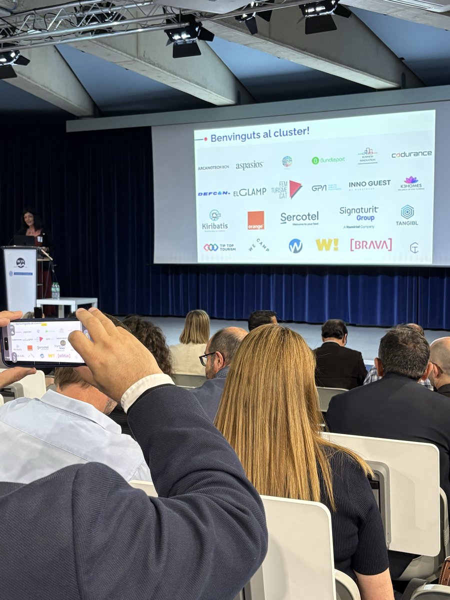Kiribatis's tweet photo. Avui ens hem estrenat a l’assemblea general de socis del Tech Tourism Cluster 👏

Molt interessant escoltar la ponència d’Oriol Montanyà i veure de prop la transparència i la feinada que fa tot l’equip del clúster. 🚀 https://t.co/CtXQlBhgpT