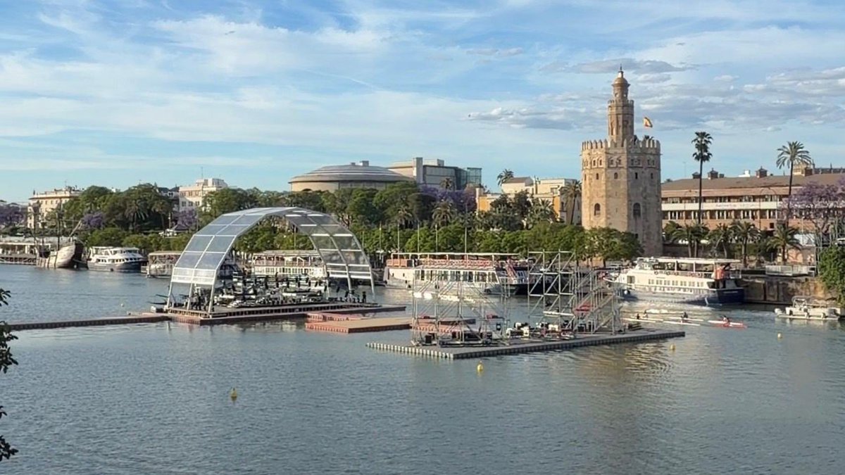 rosaliavtspain_'s tweet photo. #ROSALÍA actuará junto a la Orquesta Filarmónica de Sevilla este sábado en la ciudad, con un concierto gratuito organizado con motivo de la premiere de Berlín (serie de @netflix).

Formará parte de una celebración promocional y contará con acceso libre hasta completar aforo. https://t.co/7G5iEEha0Q