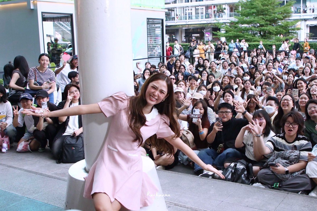RachanunFanbase's tweet photo. สำหรับวันนี้ ขอบขอบคุณ @barenbliss_th ที่เชิญน้องฟิล์ม #filmracha  มาร่วมงาน #barenblissPinkPerfection  #barenblissxFilm  ด้วยนะคะ💖 ตัวลิปดิวอี้ทินท์ดีไซส์เก๋มาก เหมาะกับลุคเจ้าหญิงของน้องฟิล์มในวันนี้สุด ๆ 🥰 ที่สำคัญขอบคุณแฟนคลับหน้างานที่มาหากันในวันนี้ รวมไปถึงแฟนคลับหน้าจอที่อยู่เป็นเพื่อนกัน วันนี้หากผิดพลาดประการใด ขออภัยด้วยนะคะ🙏