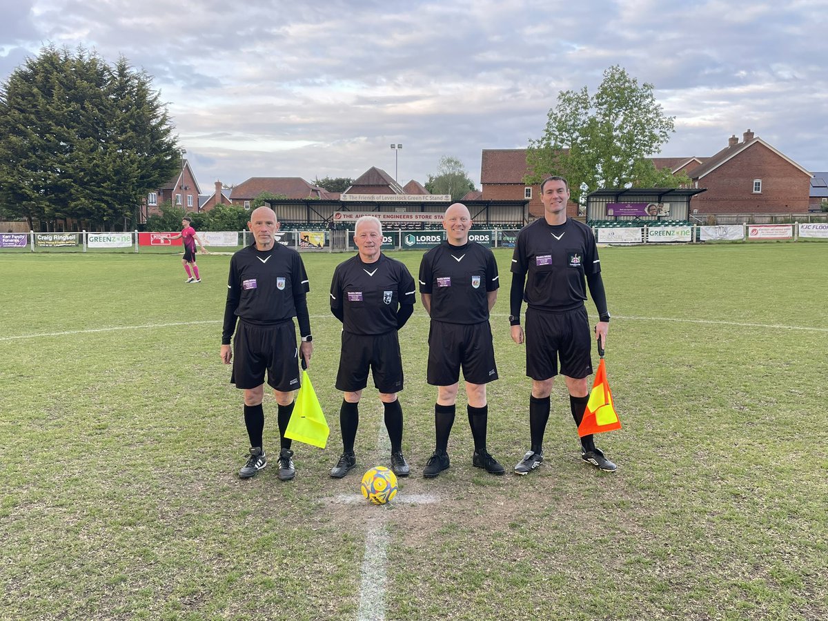 LDLSFL25's tweet photo. Last night @emt_fc beat @FlaundenFC 4-1 in the @DW_RealEstateUK champions league final in great advert for local football. 
Officials kit was sponsored by @GrassrootsRefs and @Herts1961sfl thanks to Steve pulling it together https://t.co/ERBpv6hevZ