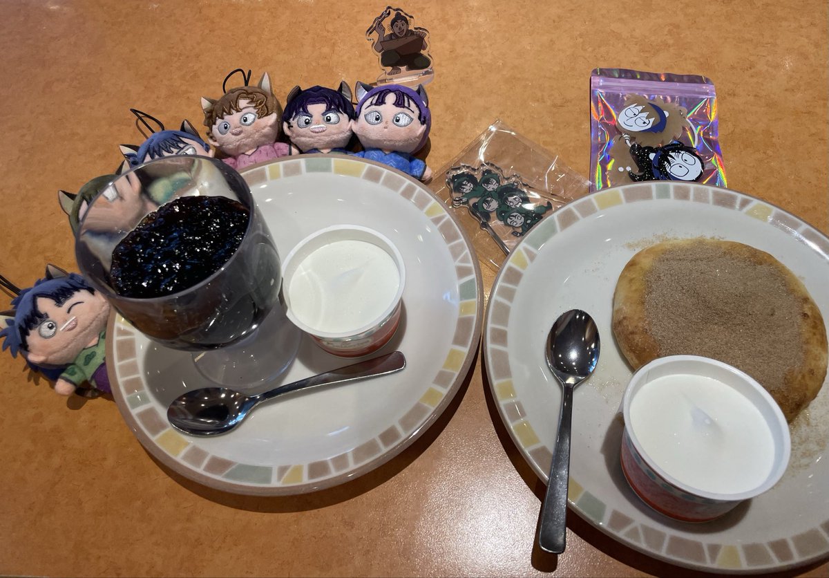 きのうはお疲れ様でした！
アフター組三人三様疲れてたのでしばらく無言で野菜と肉を食い段々喋り出しておもしろかった😂

差し入れ交換したりグッズ貰ったりお買い物してもらったり開場前に会った人々もありがとでした♡