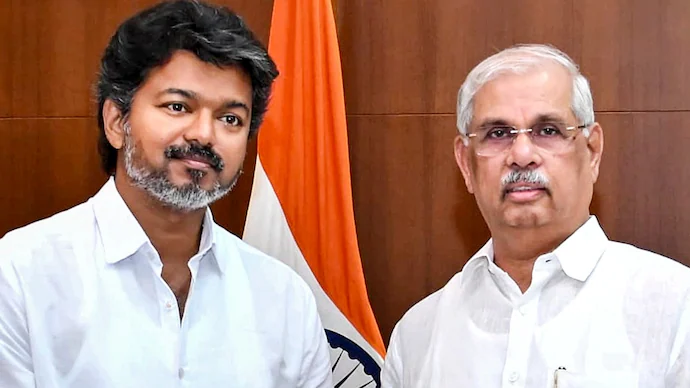 𝐏𝐞𝐨𝐩𝐥𝐞 𝐯𝐨𝐭𝐞𝐝 𝐟𝐨𝐫 𝐕𝐢𝐣𝐚𝐲, 𝐚𝐧𝐝 𝐭𝐡𝐞 𝐆𝐨𝐯𝐞𝐫𝐧𝐨𝐫 𝐦𝐮𝐬𝐭 𝐧𝐨𝐭 𝐬𝐭𝐚𝐧𝐝 𝐢𝐧 𝐡𝐢𝐬 𝐰𝐚𝐲

Thalapathy Vijay's #TVK was voted by the people of Tamil Nadu as the single biggest party. The Governor must give him a chance to form the government. That is