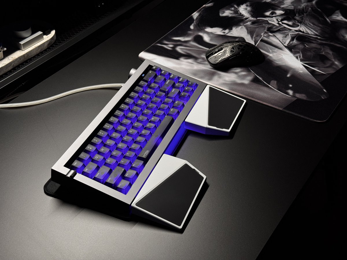 s1ckox's tweet photo. Time to test the Lofree “Hyzen” HE keyboard and see if it actually lives up to the hype.

Huge thank you to @Merkeebs for lending me their review unit. This one should be interesting. https://t.co/hKII2xLsYC
