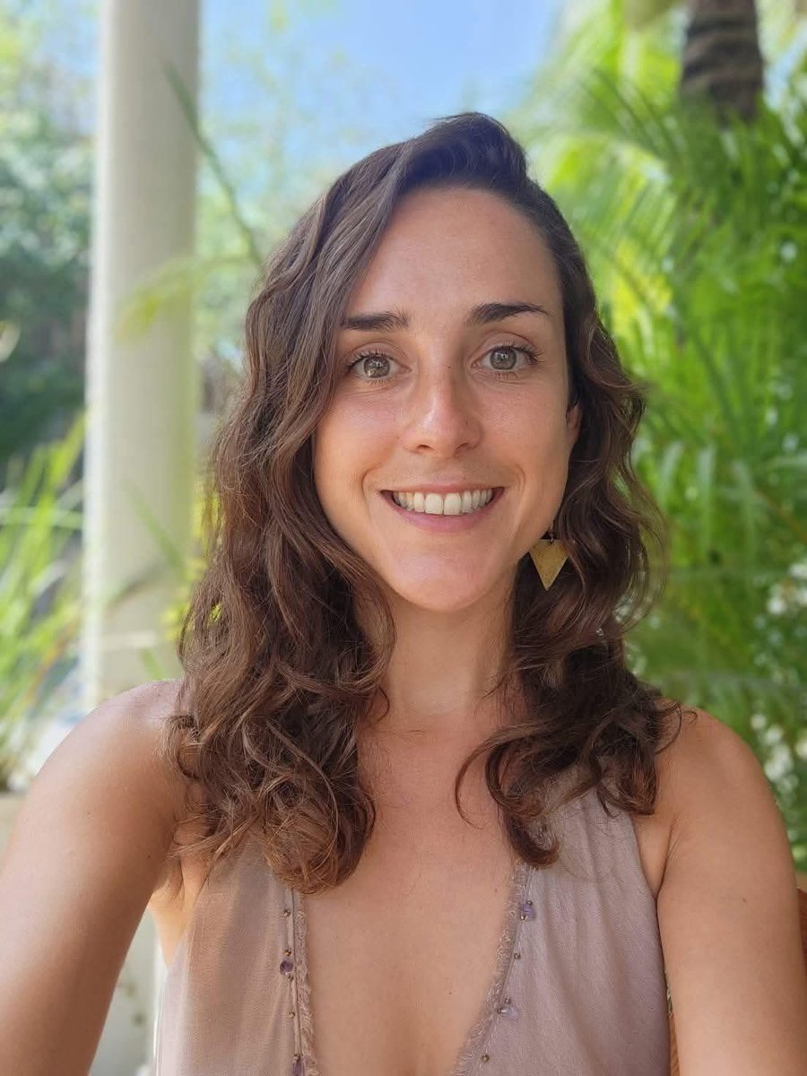 VigiaCiudadano7's tweet photo. Desaparece joven extranjera en Tulum; su familia vive horas de angustia

La joven extranjera Michelle Boonen fue reportada como desaparecida en Tulum. De acuerdo con la información compartida por sus familiares, la última vez que tuvieron contacto con ella fue el pasado 2 de mayo.

Desde entonces, el silencio, la incertidumbre y el miedo se han convertido en una pesadilla para su madre, quien hoy pide desesperadamente ayuda para localizarla.

Mientras Tulum sigue siendo vendido al mundo como un “paraíso”, cada vez son más las familias que viven el infierno de no saber dónde están sus seres queridos. La inseguridad, el desorden y la falta de respuestas tienen al municipio cayéndose a pedazos, mientras las autoridades parecen más preocupadas por la imagen turística que por proteger vidas humanas.

Hoy una madre busca a su hija.
Hoy una familia no duerme.
Hoy otra desaparición vuelve a sacudir Quintana Roo.

Cualquier información que pueda ayudar a localizar a Michelle Boonen favor de contactar vía inbox en esta página 

Compartir puede hacer la diferencia.