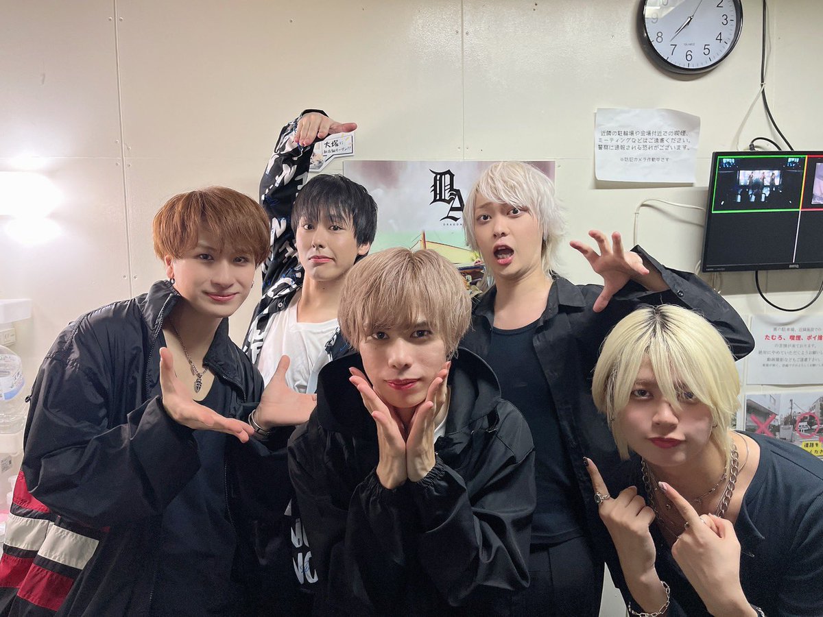 KAZUKI_WHOPE's tweet photo. しおん生誕ありがとでした💎

しおんおめでとっ🎂
コラボも誘ってくれてやりたい楽曲このメンバーと一緒にできて楽しかった✨
これからもよろしくね☺️

わんすとのライブもみんな声出してくれてありがとね🍲

さてさて、深夜リハいくぞー🔥 https://t.co/30TjhXmntf