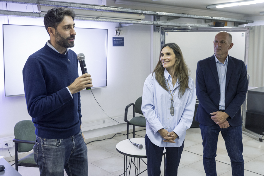 gobdecordoba's tweet photo. 📣 Desde el @MinGobiernoCba, junto al #IPCAM y el Colegio Universitario Politécnico, dictamos la tercera edición del taller gratuito «Habilidades básicas para una #ComunicaciónPública efectiva», destinado a funcionarios y agentes de gobiernos municipales de #Córdoba.

La capacitación aborda herramientas concretas para organizar y transmitir mensajes con claridad, seguridad y confianza, para desenvolverse con solvencia en distintos contextos profesionales, como entrevistas, disertaciones, reuniones o declaraciones públicas. 💪🏽🙌🏽

Más info 🔗 https://t.co/wAmLrUu6Mo

#HacerParaCrecer