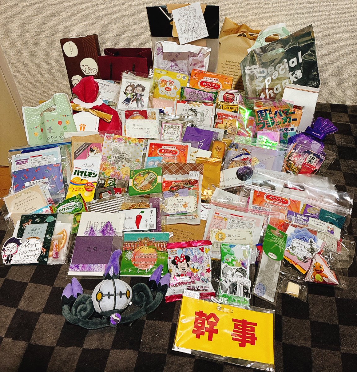差し入れありがとうございました！！！
山のような差し入れ！！！美味しく、そして大切にします！！！！