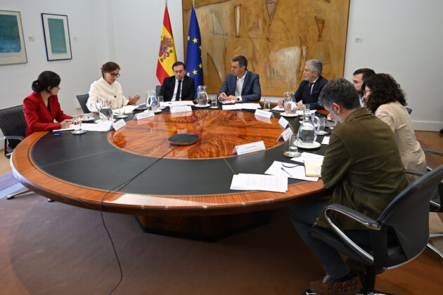 FCOMCI's tweet photo. Sanidad coordina con la OMS y las autoridades internacionales la respuesta al brote de hantavirus en el buque MV Hondius

@WHO @sanidadgob #Hantavirus 

https://t.co/RtQc6UWC2j https://t.co/3GhoZluWW7