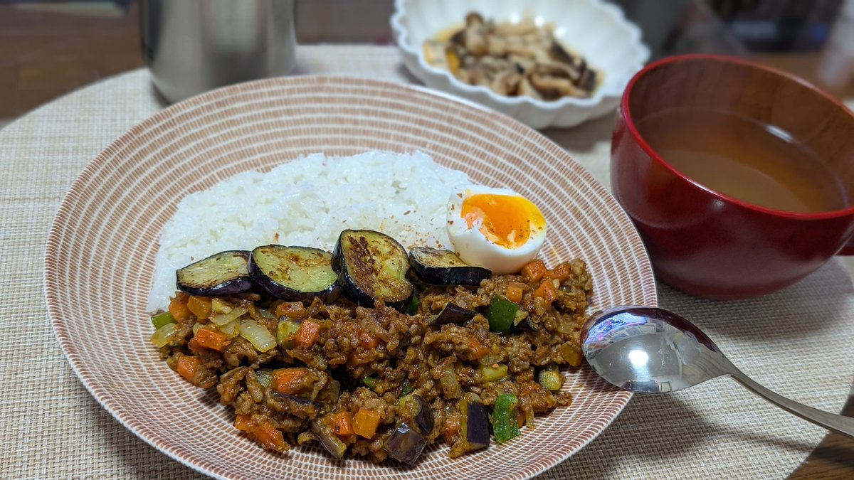 名古屋で買ってきたオリエンタル即席カレーで野菜たっぷりドライキーマ