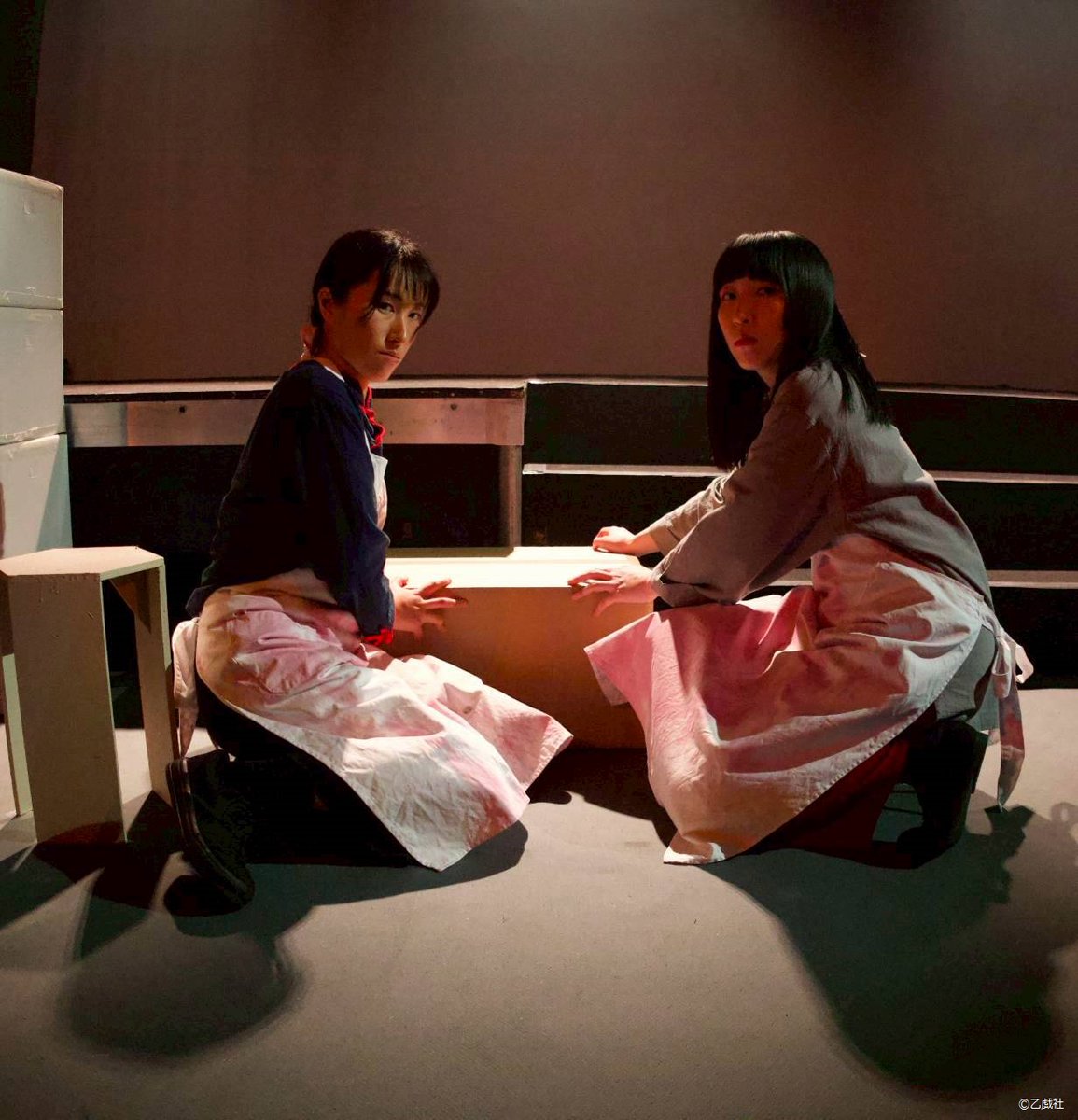 otogisya01's tweet photo. 昨日のゲネプロ写真を公開いたします≪第③弾≫
深夜なので、こんなシーンを選んでみました。
・・・みにきてくれます・・・よね。

【公演日】
5/8（金）18時30分開演  
5/9（土）12時開演/16時開演  
5/10（日）12時開演/16時開演   

【公演会場】 スタジオHIKARI（神奈川県横浜市）

＃乙戯社 https://t.co/NZbCfpPgQl