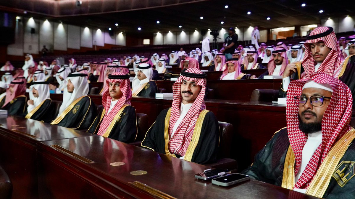 imsiu_VREA's tweet photo. بحضور سعادة وكيل #جامعة_الإمام للشؤون التعليمية؛ الدكتور/ عبدالله بن عبدالرحمن الأسمري، احتفلت كلية أصول الدين والدعوة بتخريج طلابها الدفعة (70)، وذلك في إطار احتفاء الجامعة بمخرجاتها الأكاديمية وتعزيز دورها في إعداد الكفاءات العلمية المتخصصة
- https://t.co/YonwVaZZjl