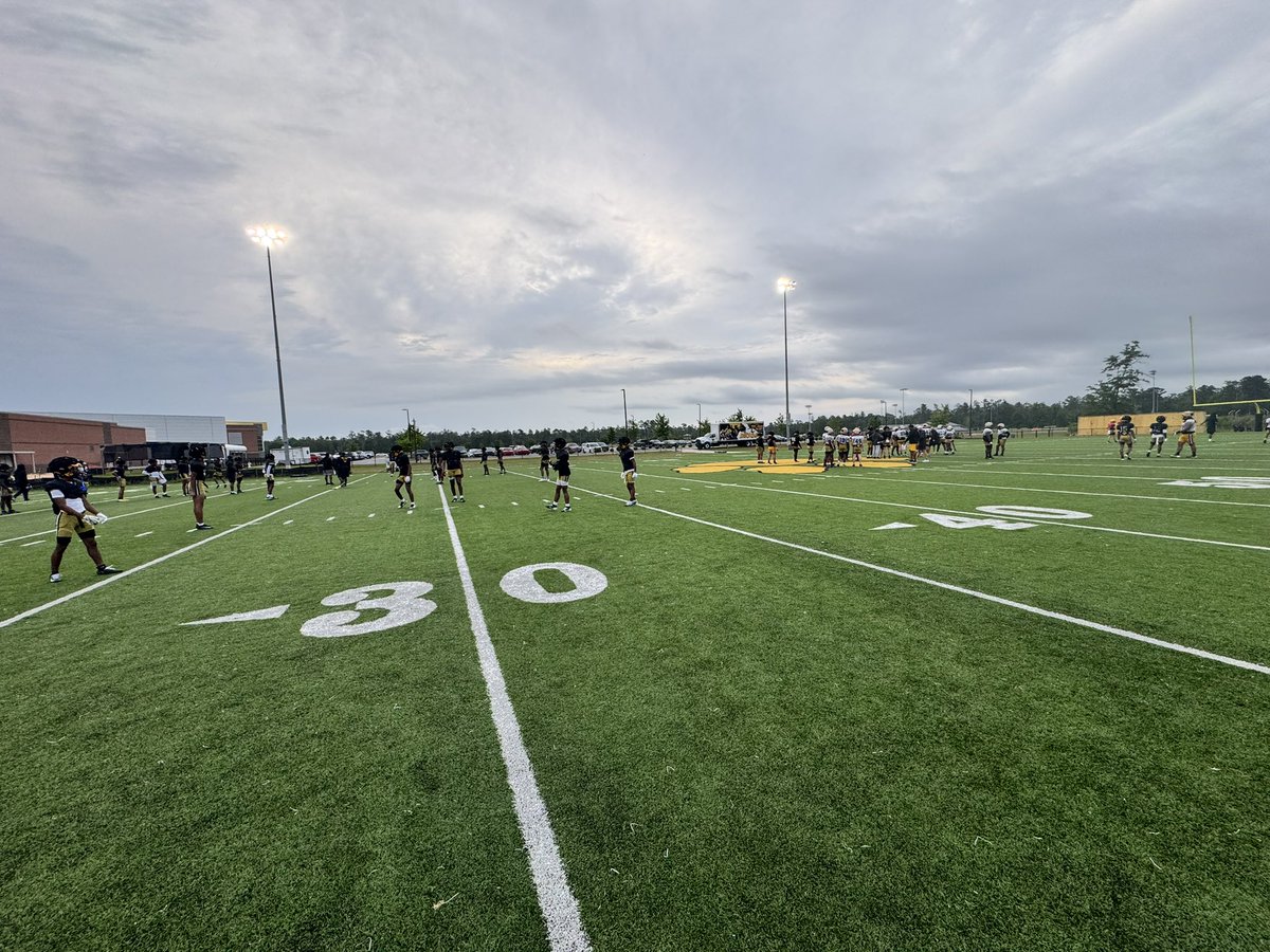 Coachkddawson's tweet photo. Thank you @shelton_felton and @24VHSFootball having me today! Feels great to be back home in the South. https://t.co/P3LyECGNqJ