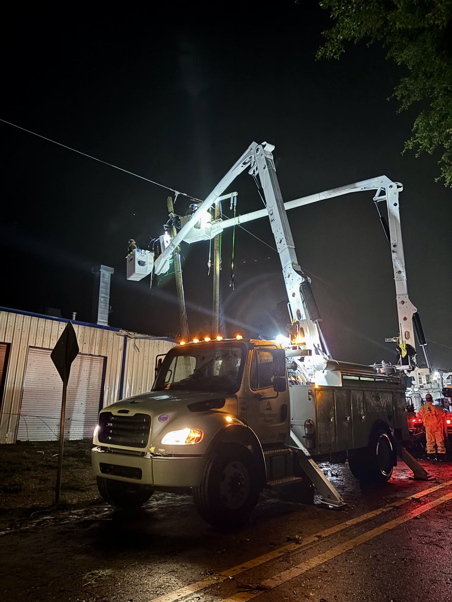 MS_Power's tweet photo. Crews worked safely through the night and continue this morning after severe weather impacted the communities we serve from Purvis to New Augusta and north to Meridian. Additional support has been added this morning, and we appreciate your patience as we continue to restore your service.

Visit our outage map to track restoration progress in your area: https://t.co/RPDMNIgj3N.