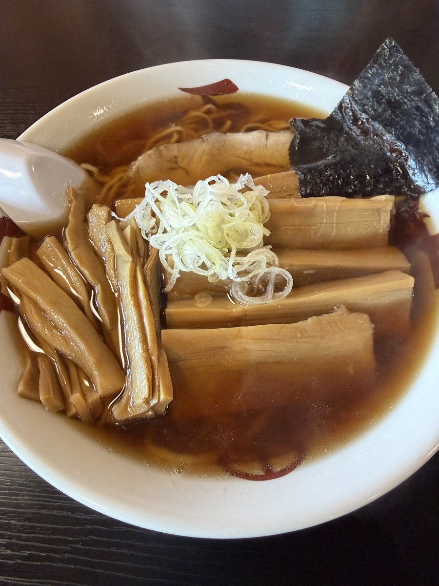pg_naka's tweet photo. 琴平荘
山形県鶴岡市三瀬巳381-46

メンマ中華そば＋チャーシュー＋味玉＋替玉

連休最終日気合い入れて行ってきました。
並んだ甲斐ありました、美味しいラーメンでした。かなり満腹なりました🍜
完飲完食ご馳走さまでした♪ https://t.co/j0By0vx4f7
