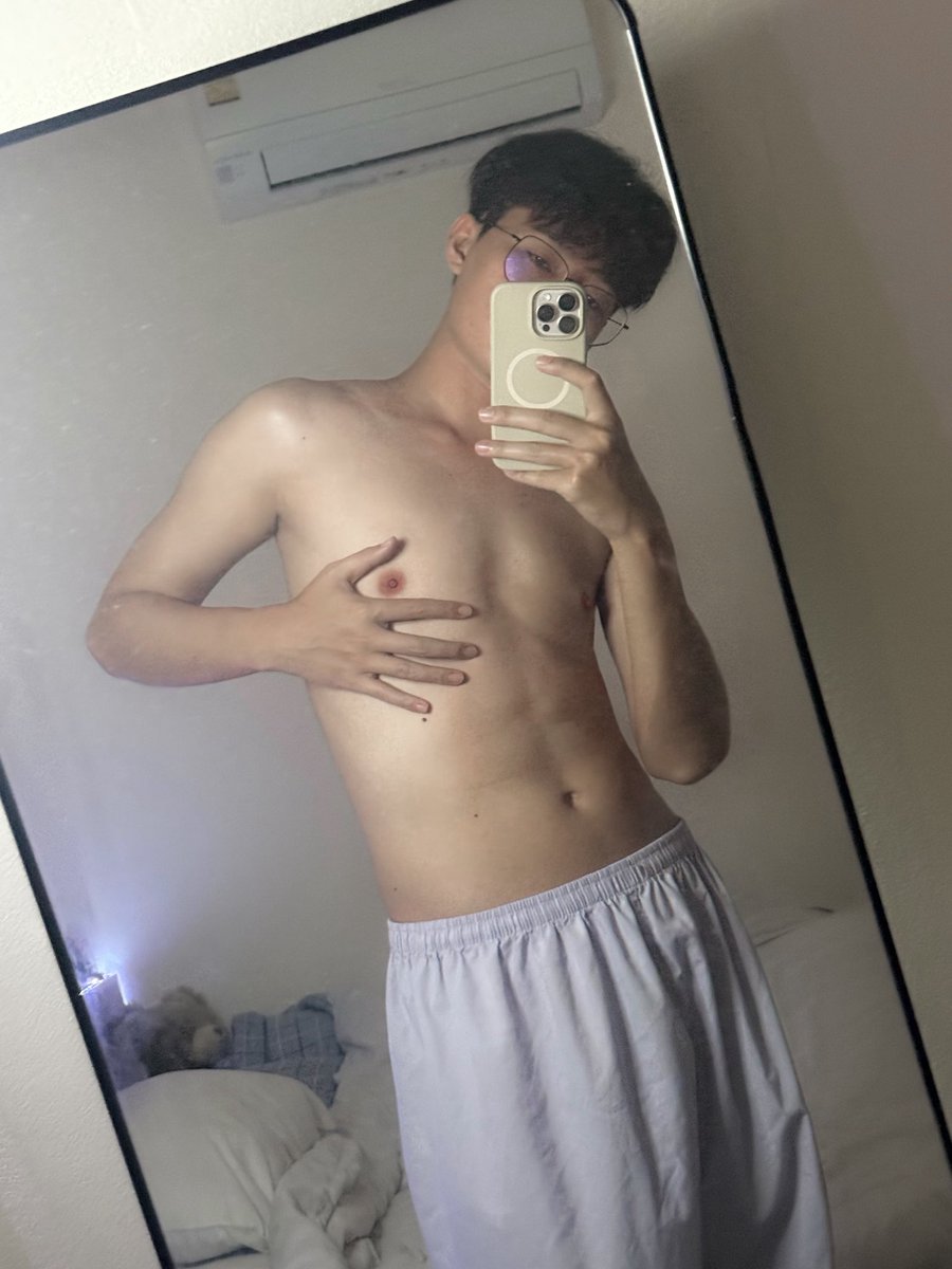 EnsoPNK's tweet photo. ก่อนนอนหาไรทำมั้ยครับ #ขอนแก่น https://t.co/bBjl3YRXQE