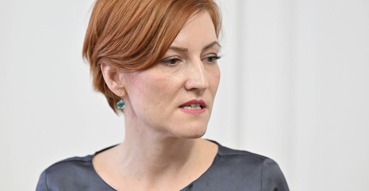 Neuradno: na <a href="/mk_gov_si/">Ministrstvo za kulturo</a> pod vodstvom <a href="/AstaVrecko/">Asta Vrečko</a> <a href="/strankalevica/">Levica</a> danes prišla informacija, da je ministrstvo v minusu in da nimajo več denarja, čeprav naj bi minuli ponedeljek finančna sredstva še bila na voljo.