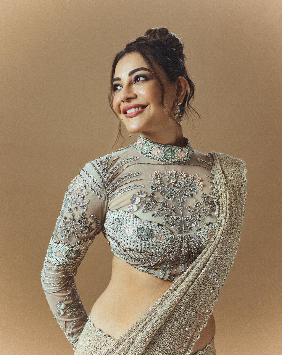 rishithakajal's tweet photo. Beauty lo nekundhe PHD 🌝🙌🔥

#KajalAggarwal https://t.co/UilAz1eF6n