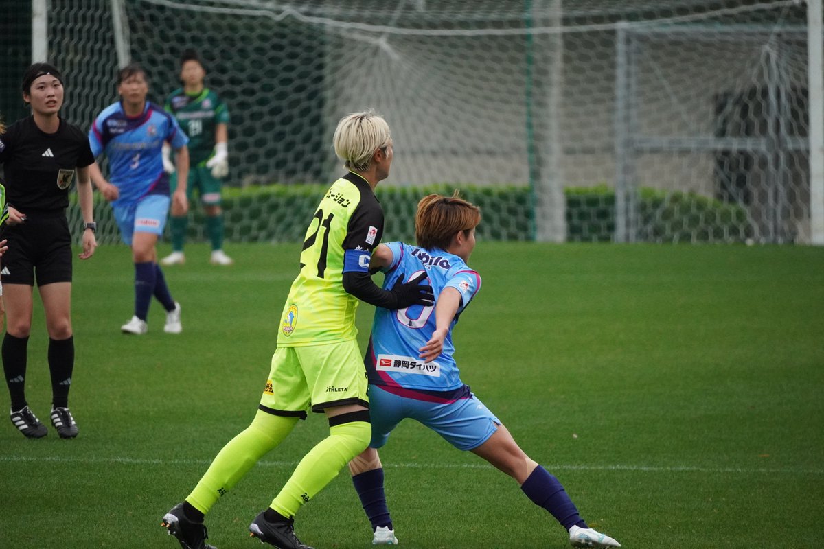 SOMIC_official's tweet photo. ／
静岡SSUボニータ観戦記⚽
＼
👇観戦した社員の声
1-0で勝利！ヴィアマテラス宮崎は強かった！
チーム一丸となって掴んだ勝利でした👏

みわちゃんへのマークも厳しい中、1点を守り抜いた✨
倒れてもすぐ立ち上がる姿がカッコよかったです！
#静岡SSUボニータ
#三輪玲奈
#なでしこリーグ
#ソミック https://t.co/kXXnL5uH4V