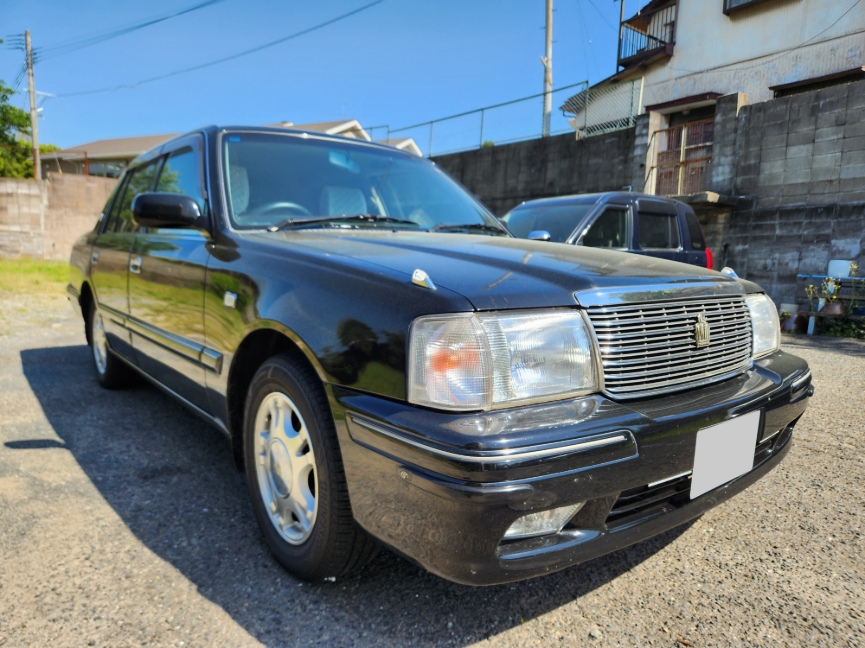 Futabasystem's tweet photo. 【LPG中古車】②
トヨタ クラウンセダン(DBA-TSS10H）
スーパーサルーン　車体色ブラック
初度登録H26年4月　走行34.1万km

元大分県内の個人タクシー車両です
現在白ナンバー登録　車検は令和10年4月迄
LPG容器はたっぷり令和14年2月迄　リヤデフ交換済
ナビはパナ ストラーダフルセグTV＋バックカメラ付
自動ドアはトーシン左手操作式です

車両は福岡県の協力販売店様にて保管しています