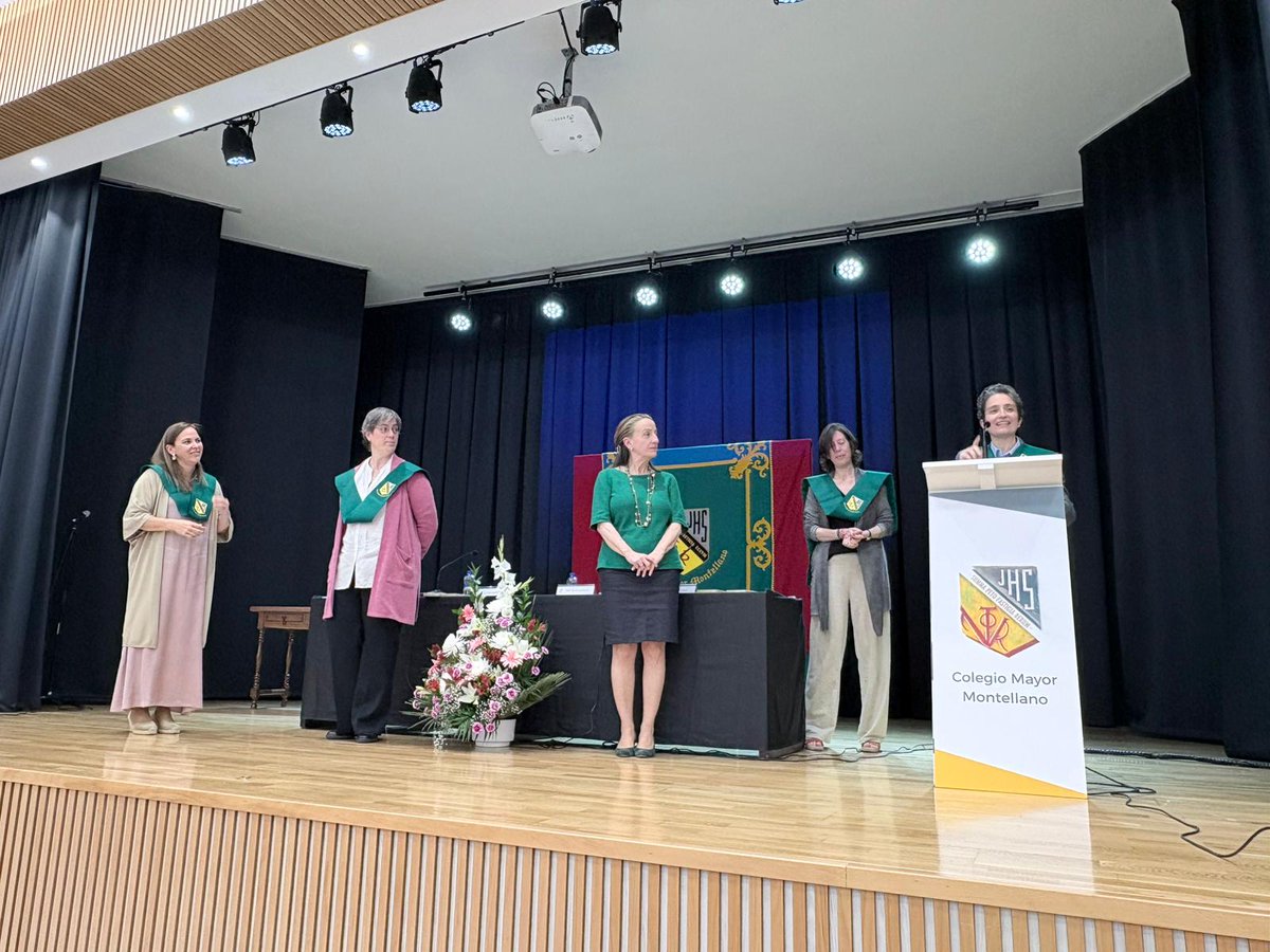 CMBerrospe's tweet photo. El jueves 30 de abril nuestra directora @Naikefi recibió la #BecadeHonor de @cm_montellano 👩‍🎓. Queremos expresar nuestra alegría y gratitud por este reconocimiento a su servicio y entrega generosa. Tenemos la certeza de que esta misión tiene pleno sentido y merece la pena✨️ https://t.co/SmEolzuTF2