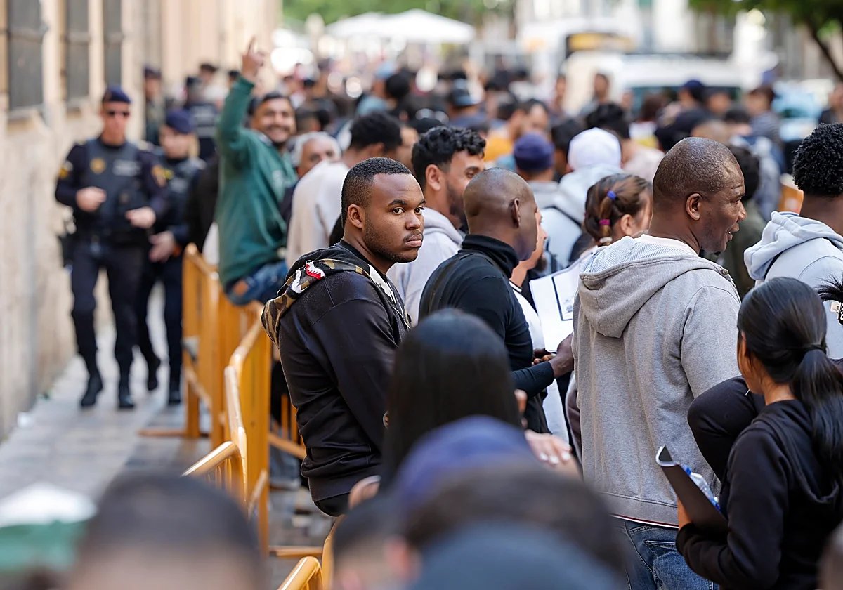 🇪🇸 NERVIOS en el Gobierno de España.

El Supremo estudiará el 13 de mayo si SUSPENDE la regularización MASIVA de inmigrantes