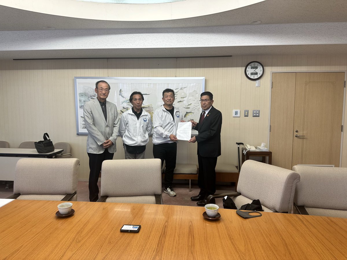 埼玉県東松山市長に要望書を手渡して来ました。市長自身もワクチン接種で被害に遭われた1人として市民に向けて発信されています。
こう言った市町村が増える事を祈ります。