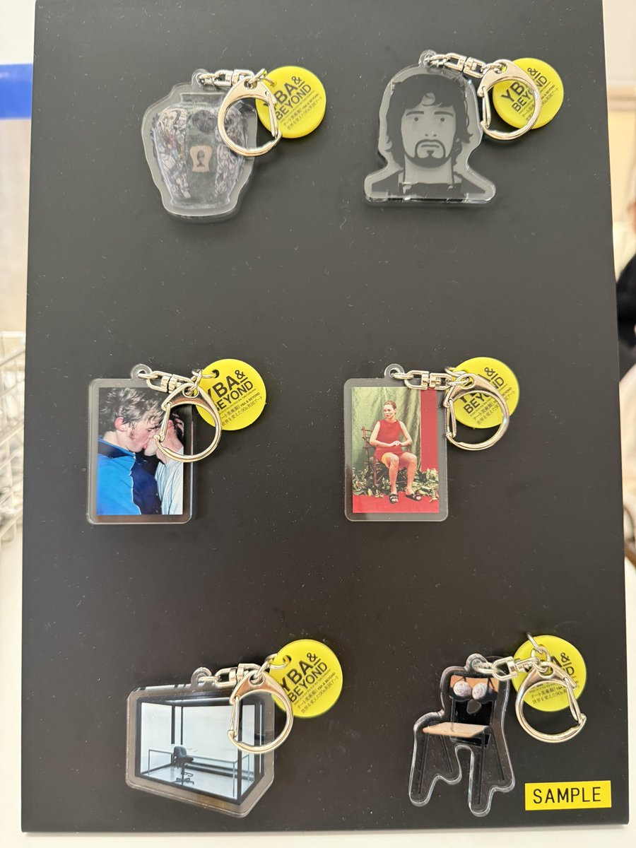 先日のYBA展で買ったランダムキーホルダー全6種はまだ未開封。 何が