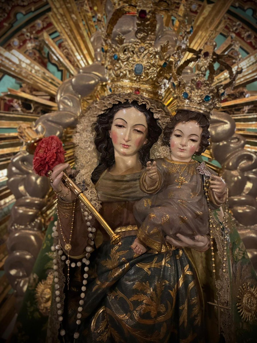 HdadNievesGabia's tweet photo. #VESTIMENTA

Nuestra Señora de las #Nieves Coronada se presenta ataviada para el mes de mayo, mes de María, por su vestidor D. Álvaro Abril.

Nuestra Madre luce un manto brocado del siglo XIX, en color verde manzana, perteneciente a la Virgen del Rosario de nuestra Parroquia. https://t.co/mkiRW7VyG4