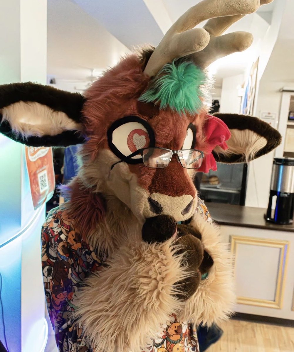 Reeddeerboy's tweet photo. Feeling cute lately thought I should drop these pics of a goofy forest puppy 💕🦌
#furry #fursuit #FursuitFriday https://t.co/7X27mQnUf8