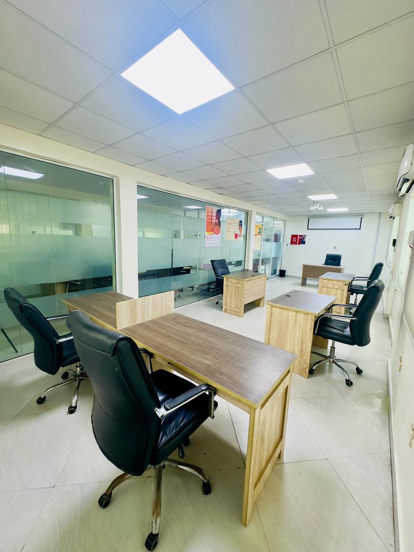 premierhubng's tweet photo. Upgrade your work experience with our Executive 6-Man Private Office โจ
Secure your spot today and take your business to the next level.
#PrivateOffice #ExecutiveWorkspace #OfficeForRent #PremierHub #WorkInStyle https://t.co/MInPn5vLEO