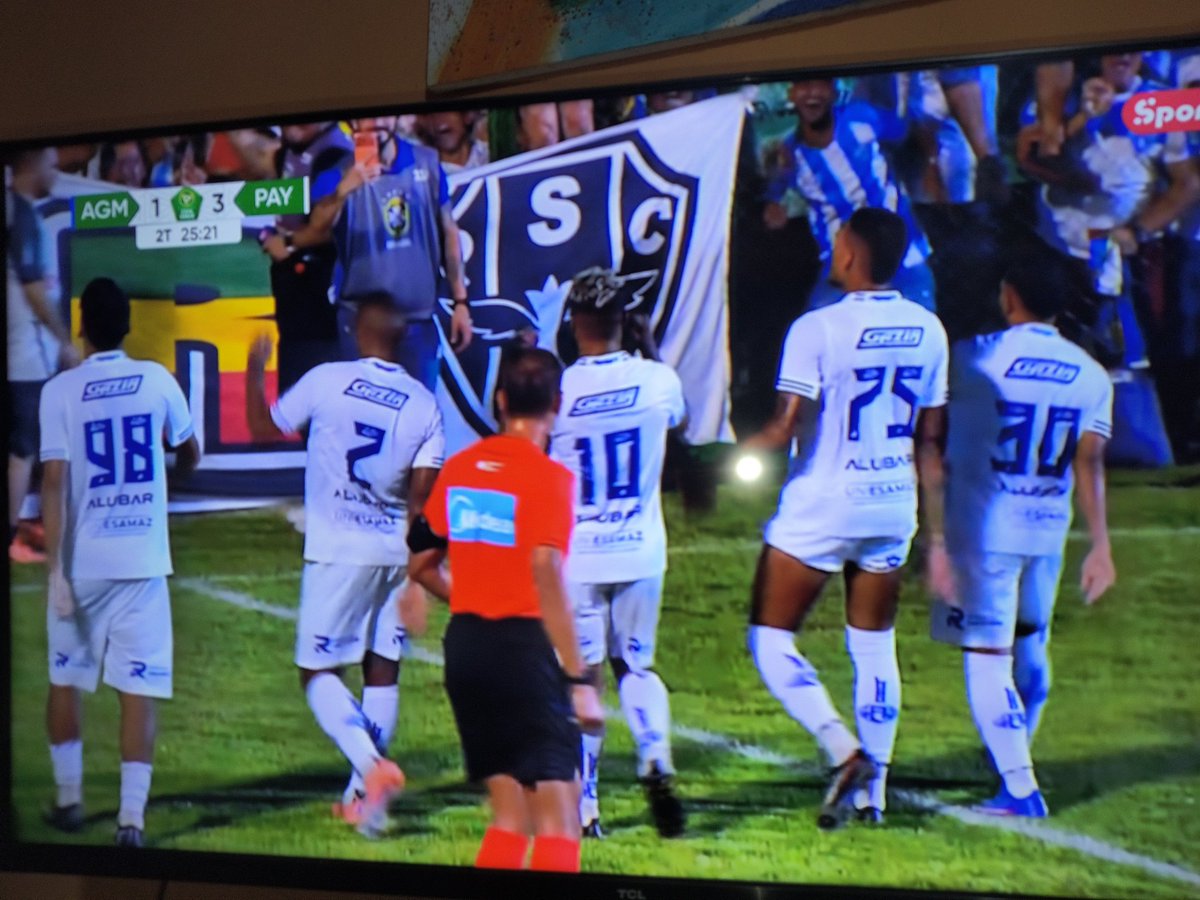 Tudao_Tudinho's tweet photo. Ô de casa! "DEIXAI TODA ESPERANÇA, Ó VÓS, QUE ENTRAIS". Time bicolor não causa medo em nenhum adversário, mas, em campo, tocando a bola e esta passando por Marcinho, produz um vívido efeito que se transforma em jogo coletivo. Humildemente, Junior Rocha revelou que não foi um https://t.co/uKOw4X4xj7