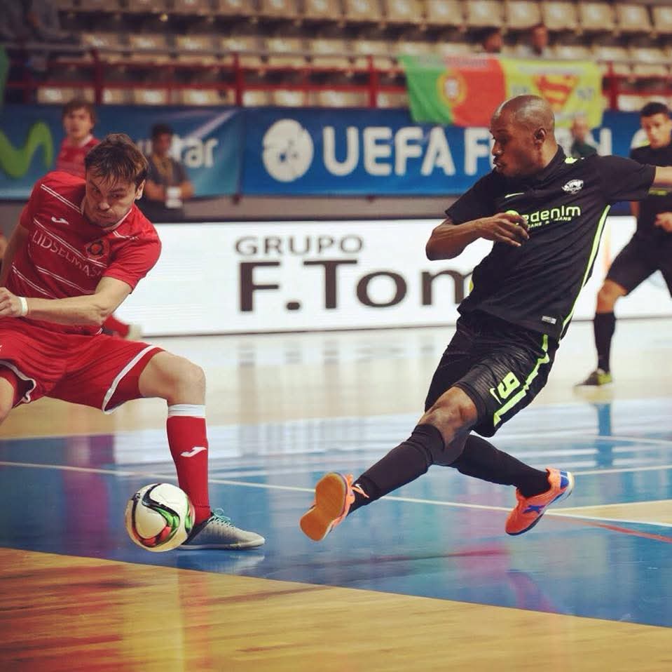 FutsalShowAfr's tweet photo. 𝐃𝐞 𝐊𝐢𝐧𝐬𝐡𝐚𝐬𝐚 𝐚𝐮𝐱 𝐬𝐨𝐦𝐦𝐞𝐭𝐬 𝐝𝐮 𝐟𝐮𝐭𝐬𝐚𝐥 𝐟𝐫𝐚𝐧𝐜̧𝐚𝐢𝐬. 

Retour sur le parcours exceptionnel d’une véritable légende du futsal français

Lien de l'article : https://t.co/wDOLWhbxKT

Rejoignez notre chaîne WhatsApp

https://t.co/DftztuG60f https://t.co/3tiWeepkeS