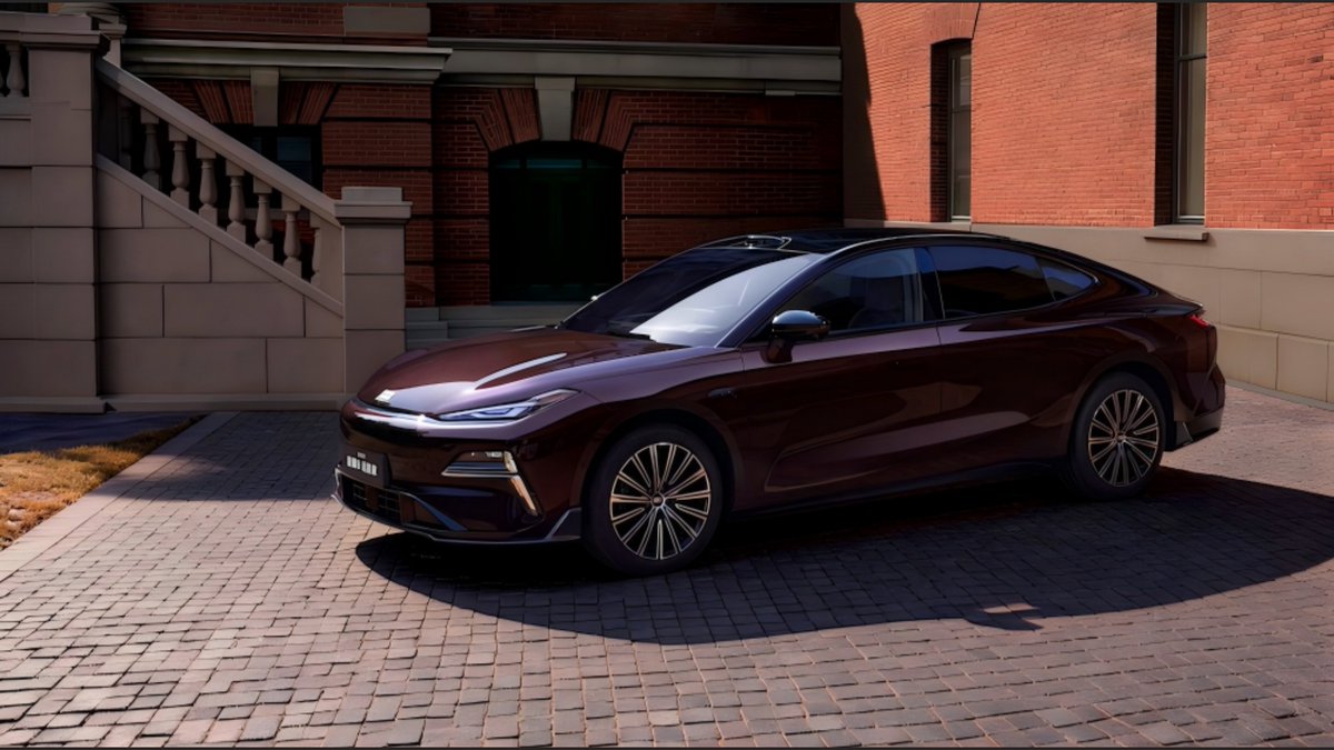 Gasgoo_com's tweet photo. China Auto Update: #Geely’s April sales reach 235,000 units as NEV penetration climbs to 57.7% #China #EV #XPENG #Aptiv https://t.co/zYJmS6ys3c https://t.co/kEwh7MDrpD