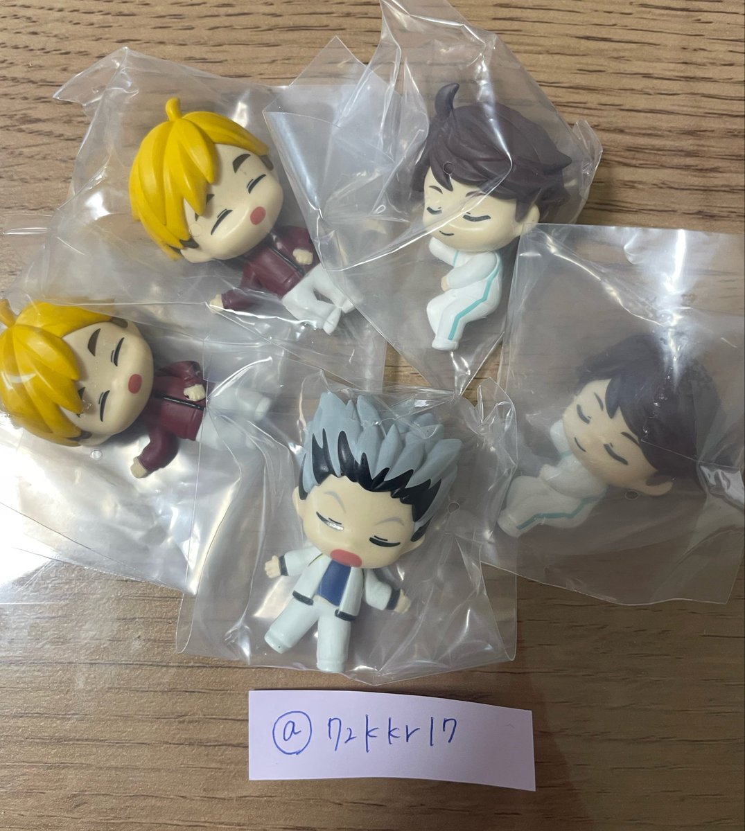 72kkr17's tweet photo. 【交換】ハイキューねむらせ隊 2

求→赤葦　宮治

譲→木兎　宮侑　及川

郵便交換希望  纏めての方優先
お気軽にお声掛けください🌻 https://t.co/YTBGP5LPka