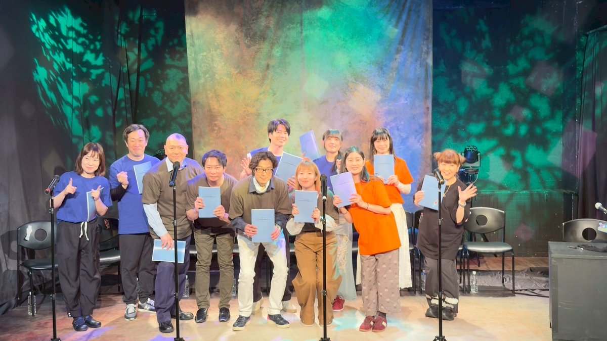 niheiasuka's tweet photo. 本日初日！
無事にゲネが終わりました。
いよいよ19時開演です。
ご来場お待ちしています🤗
#もしも8才大統領 https://t.co/h4N7dSzJmO