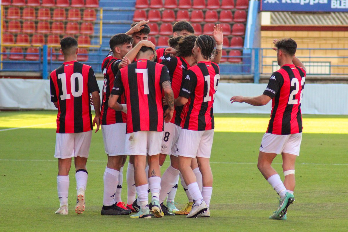 CDExt1924's tweet photo. Tal día como hoy, en 2023 celebrábamos el ascenso a 𝐏𝐫𝐢𝐦𝐞𝐫𝐚 𝐄𝐱𝐭𝐫𝐞𝐦𝐞𝐧̃𝐚.

Tres años después, decimos bien alto que somos de 𝐏𝐫𝐢𝐦𝐞𝐫𝐚 𝐅𝐞𝐝𝐞𝐫𝐚𝐜𝐢𝐨́𝐧. 

Este camino ha sido posible gracias al compromiso y dedicación de todas las personas que han formado y forman parte de nuestra historia.

A todos ellos, 𝒈𝒓𝒂𝒄𝒊𝒂𝒔 por creer y por ayudar a construir, día a día, nuestro presente y futuro.

Esto no ha hecho más que empezar. Ya estamos aquí, y queremos más.